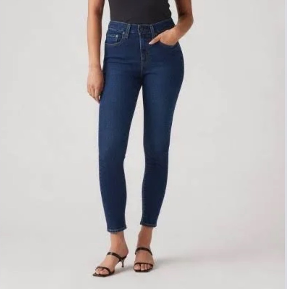 Levi’s Denim 721 High Rise Skinny Jeans Size 32